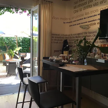 Hotel Idéal - De Charme Et Atypique 3*